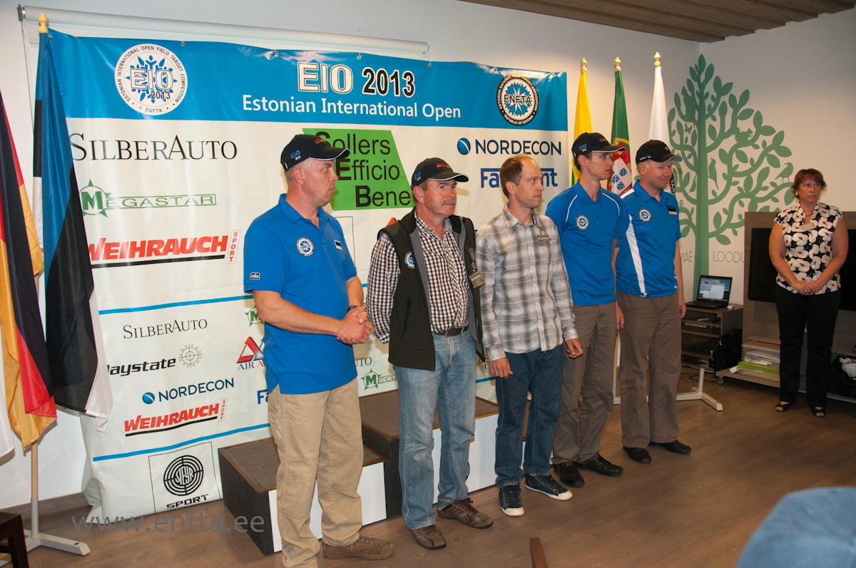 Organizers would like to thank all the help that these men gave in the woods for preparing the competition targets to be ready.